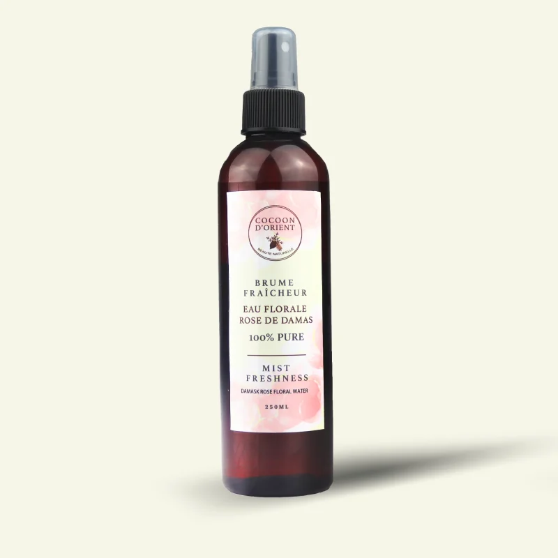 Eau de rose de Damas pour raviver l’éclat du visage
