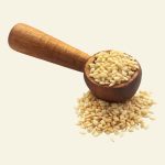 Graines de sésame utilisées dans les soins Cocoon d’Orient pour nourrir et protéger peau et cheveux.